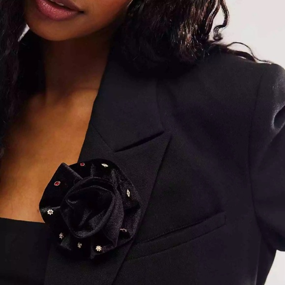 NWT Free People Rosette Stud Pack black Velvet pin, Gold and Red Earring Set - Picture 4 of 5